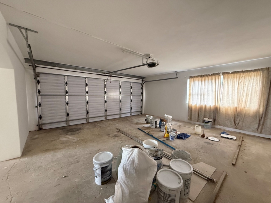 5 Bedroom Property for Sale in Seaview Eastern Cape